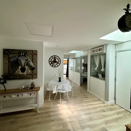 Appartamento Parisian Spacious 70m2 Flat Near Eiffel Tower Parigi
